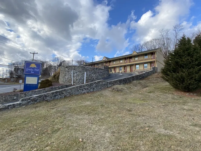 Golden Hill Inn-Danbury - Image 1