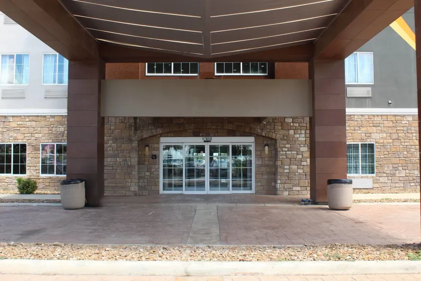 La Quinta Inn and Suites by Wyndham - Schertz - Image 1