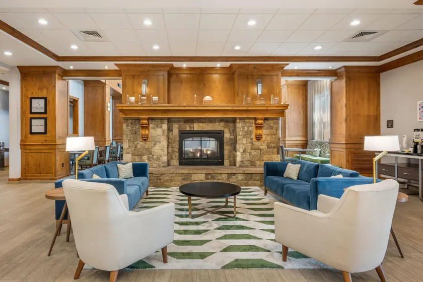 Hampton Inn & Suites Coeur d' Alene - Image 1