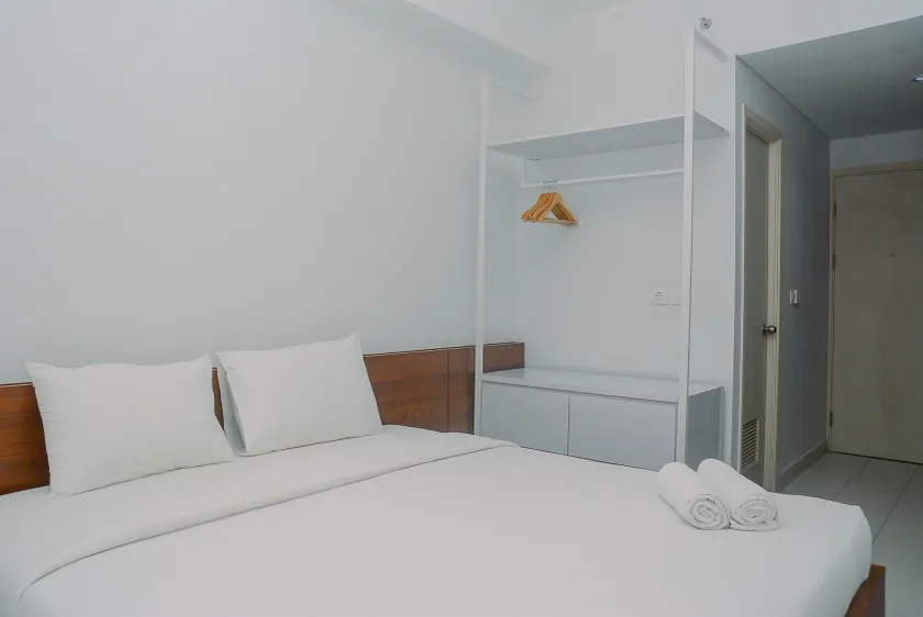 Cozy and Minimalist Studio Patraland Urbano Apartment near Bekasi Station By Travelio - Image 1