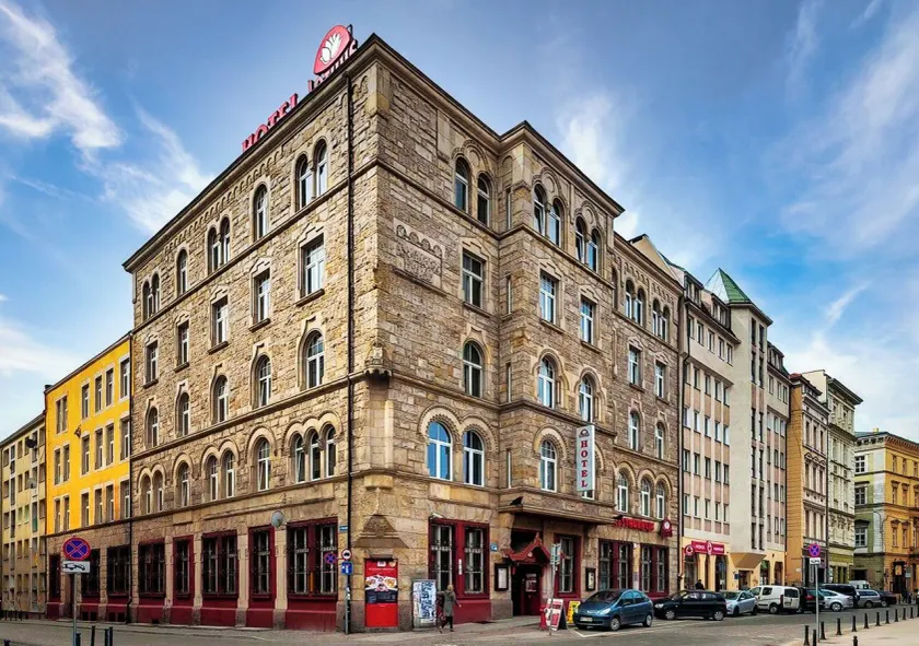 Hotel Lothus - Image 1