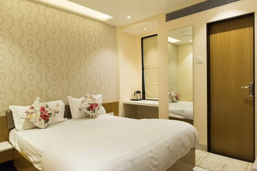 Hotel Sangat Regency - Image 1