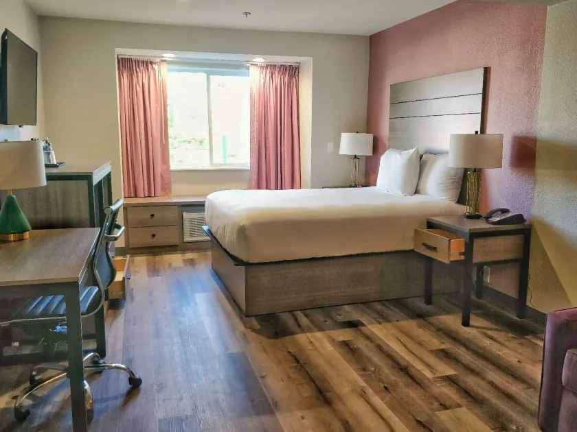 Arya Inn and Suites - Image 1