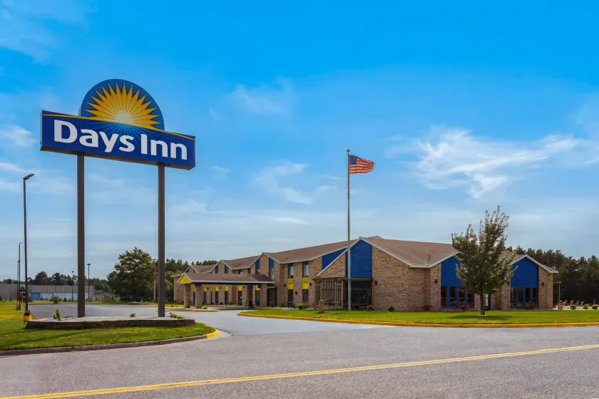 Days Inn by Wyndham Eagle River - Image 1