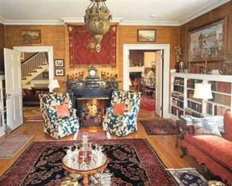 Whistler's Inn - Image 1