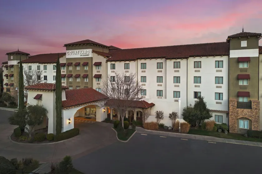 Courtyard by Marriott Paso Robles - Image 1