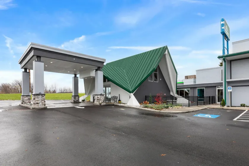 Wingate by Wyndham Geneva at SPIRE Academy - Image 1