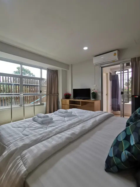 W Residents - Image 1