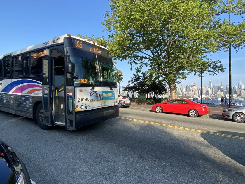 Cozy apt in WEST NY, NEW JERSEY, at 2 bloks from bus stop-15 minutes 2NY 7MINUTES VIA NYWATERWAY FERRY-BETTER CAN'T BE!! - Image 1