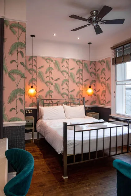 Crown Hotel - Image 1
