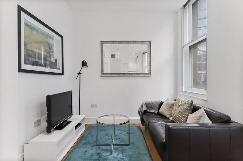 Cosy 1 Bed Apartment next to Liverpool Street Station FREE WIFI By City Stay Aparts London - Image 1