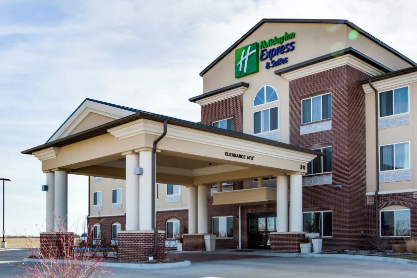 Holiday Inn Express & Suites Nevada by IHG - Image 1