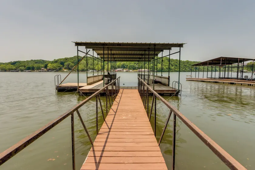 Lakefront Versailles Vacation Rental w/ Dock! - Interiør