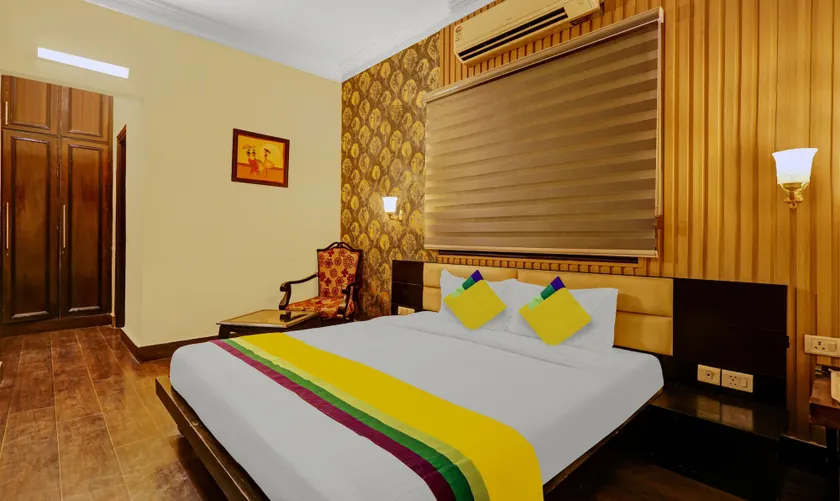 Itsy Hotels Connaught Mews - Image 1