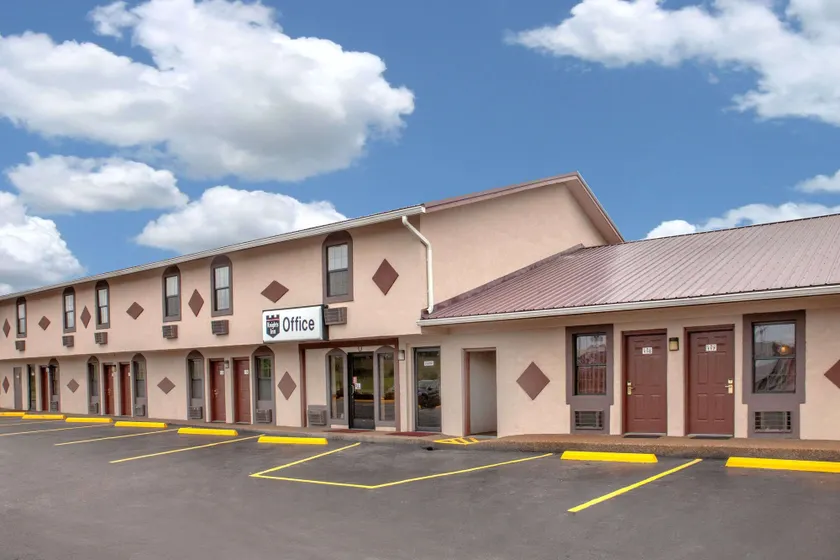 Knights Inn Wildersville - Image 1