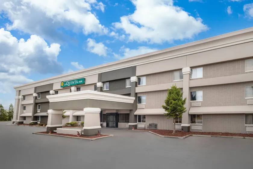 La Quinta Inn by Wyndham Milwaukee Airport / Oak Creek - Image 1