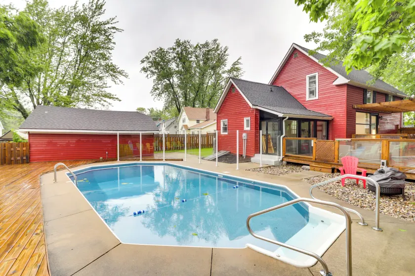 South Haven Oasis - Private Hot Tub, Pool & Grill! - Image 1