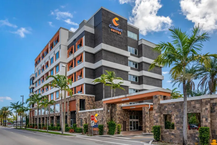 Comfort Suites Fort Lauderdale Airport & Cruise Port - Image 1