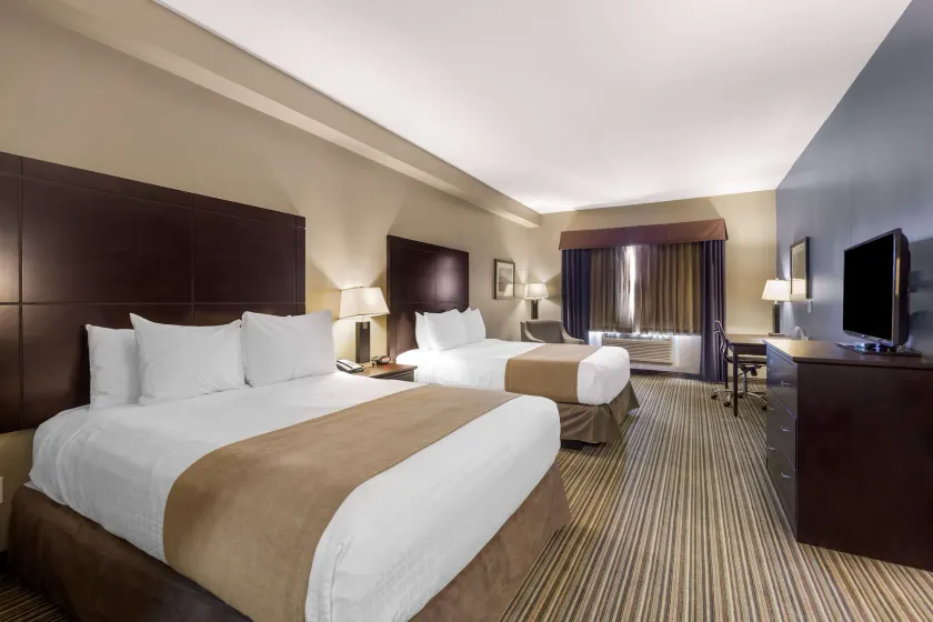 Best Western PLUS Fort Saskatchewan Inn & Suites - Image 1