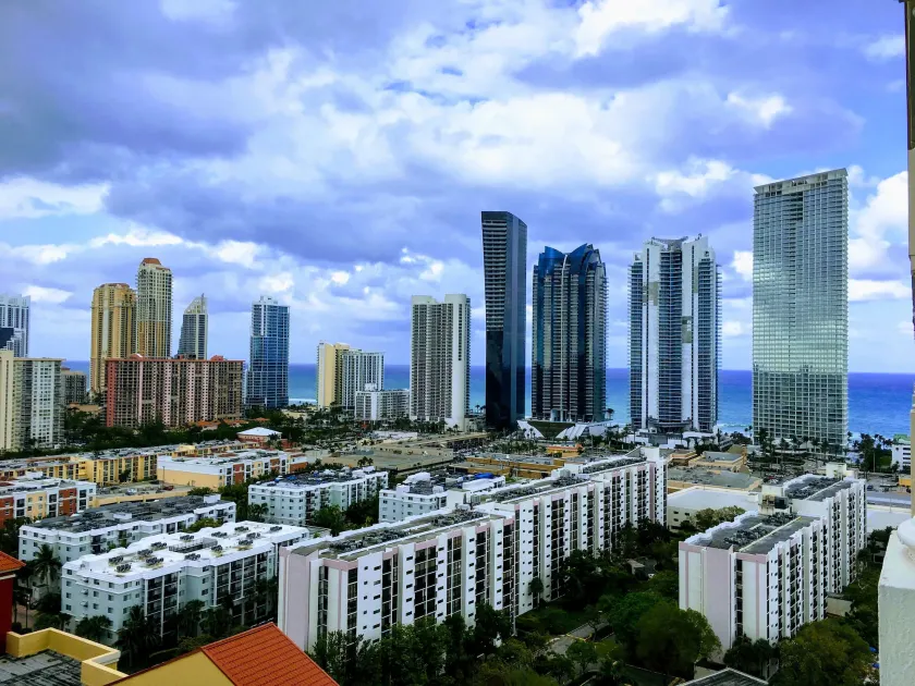 Big Place in Sunny Isles near Beach - Image 1