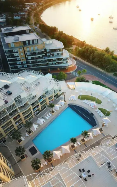 BASE Holidays - Ettalong Beach Premium Apartments - Image 1