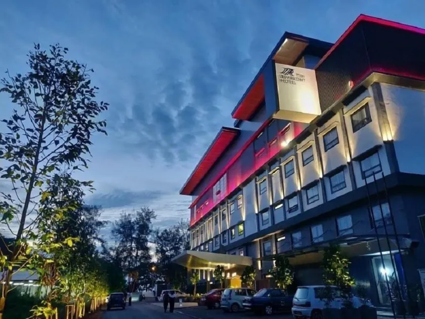 TSR Seafront Hotel - Image 1