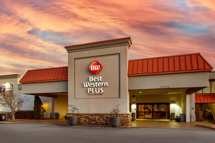 Best Western Plus Madison-Huntsville Hotel - Image 1