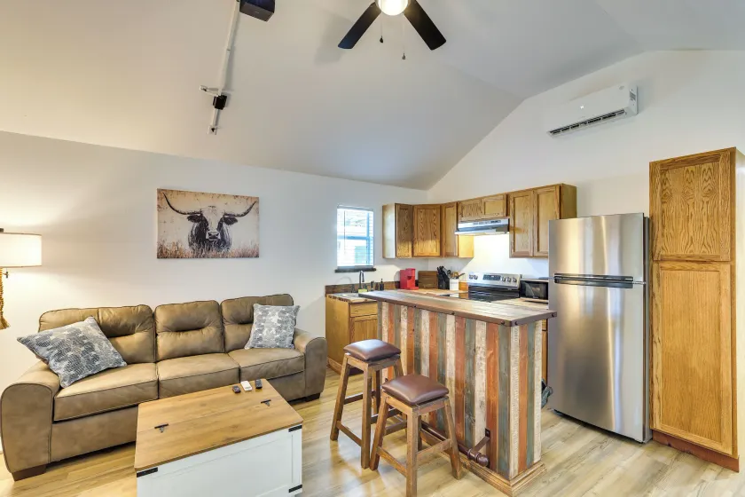 Piney Woods Tiny Cabin: 3 Mi to Sabine River! - Image 1