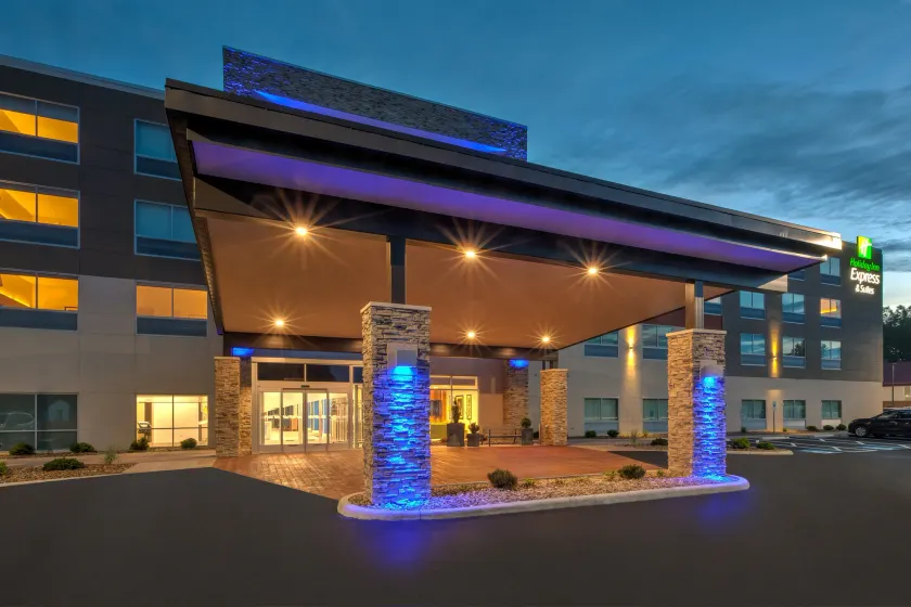 Holiday Inn Express & Suites - Milan - Sandusky Area by IHG - Image 1