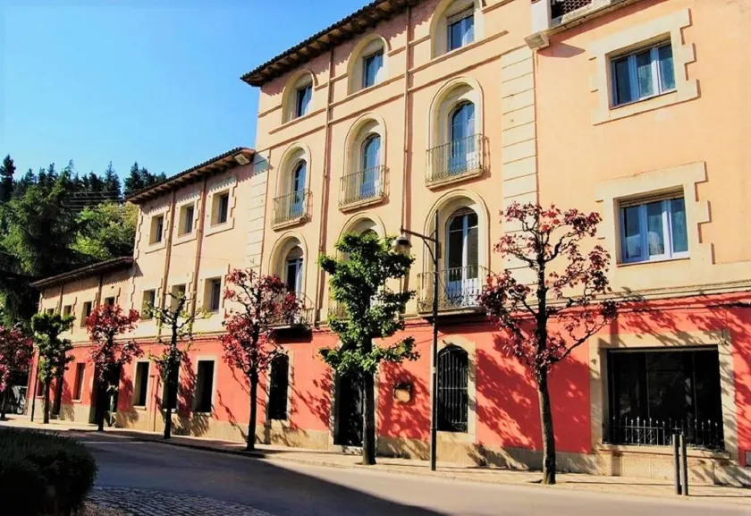 Hostal Montsoliu - Image 1
