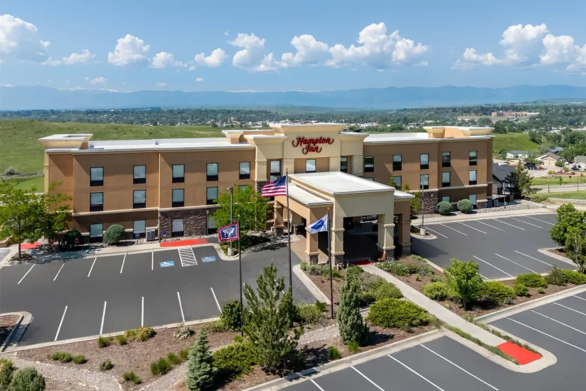 Hampton Inn Sheridan - Image 1