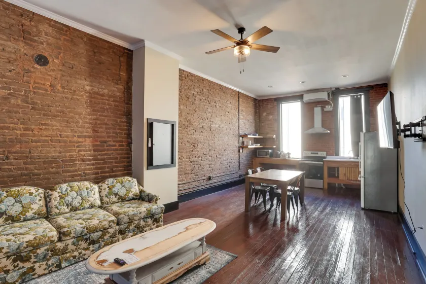 Convenient Couple's Retreat in Dtwn Marshall! - Image 1