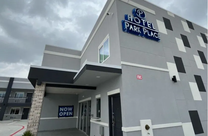 Hotel Park Place - Image 1