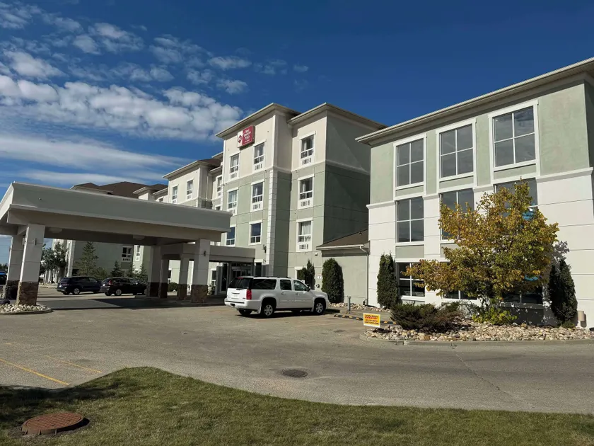 Best Western Plus South Edmonton Inn & Suites - Image 1