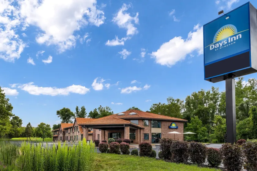 Days Inn by Wyndham Geneva/Finger Lakes - Image 1
