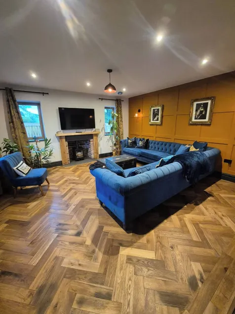Luxurious 5-bedroom House Rental With Scenic Countryside Views - Image 1