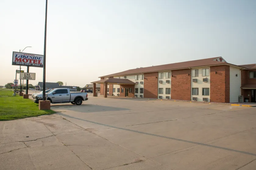 Wagner Lakeside Motel - Image 1