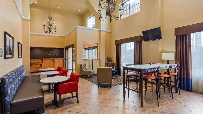Best Western Windsor Pointe Hotel & Suites-Frost Bank Center - Image 1