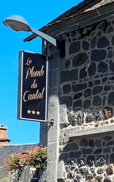 Hôtel Restaurant du Plomb du Cantal - Image 1
