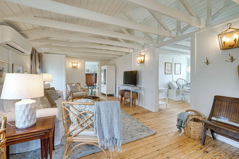 Vintage Surf City Cottage - 132 Steps to Beach! - Intérieur