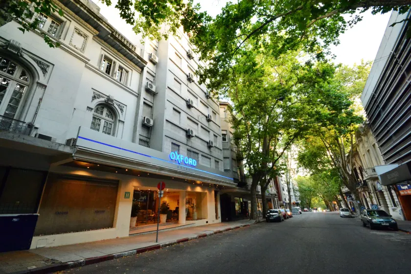Oxford Hotel - Image 1