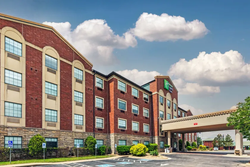 Holiday Inn Express & Suites Tulsa S Broken Arrow Hwy 51 by IHG - Image 1