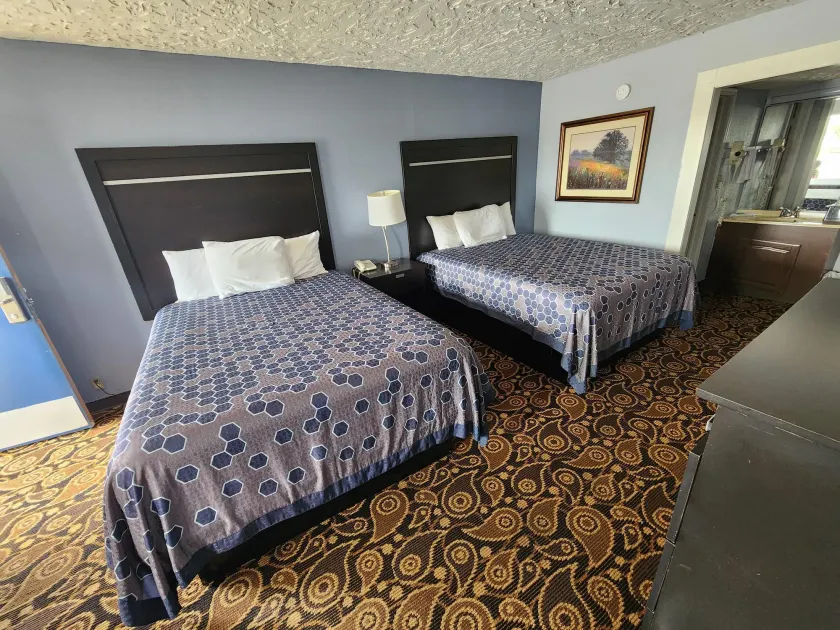 Rodeway Inn - Image 1