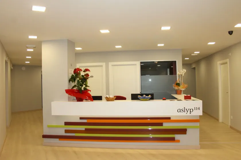 Hostal Aslyp 114 Barcelona - Image 1
