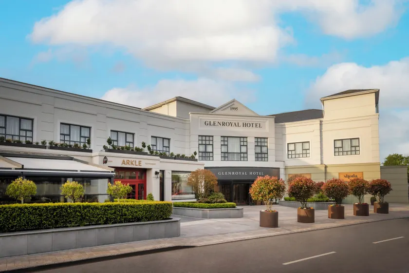 Glenroyal Hotel - Image 1