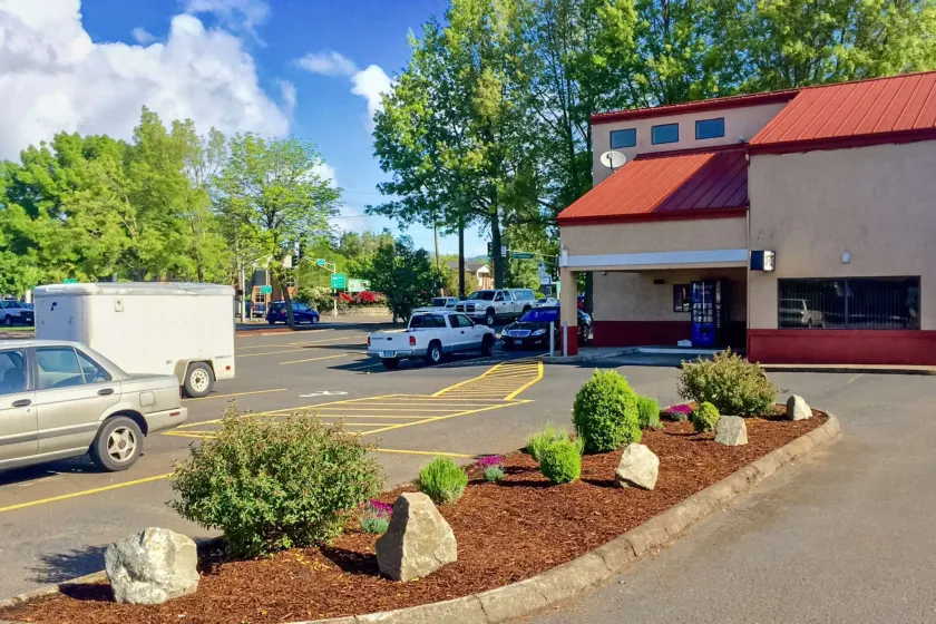Rodeway Inn Willamette River - Image 1