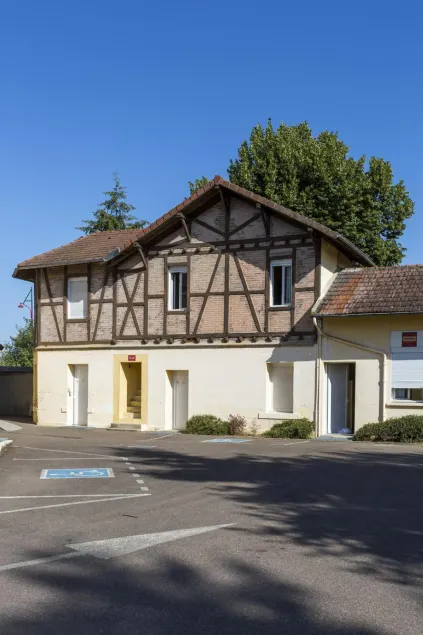 Hôtel & Résidence Avermes - Image 1