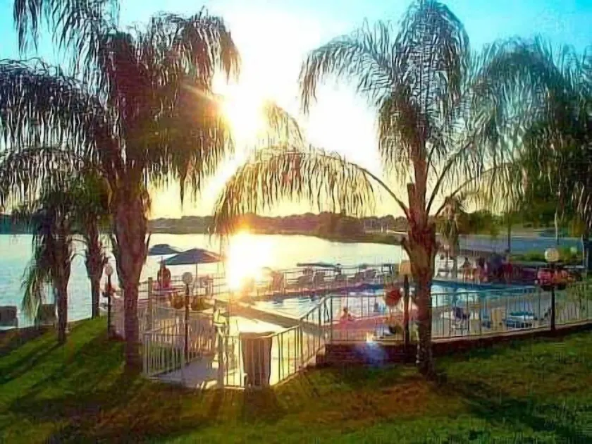 Lake Roy Beach Inn - Winter Haven - Image 1