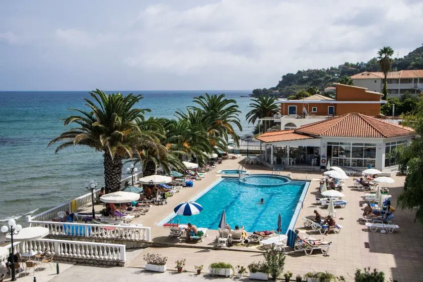 Paradise Beach Hotel - Image 1