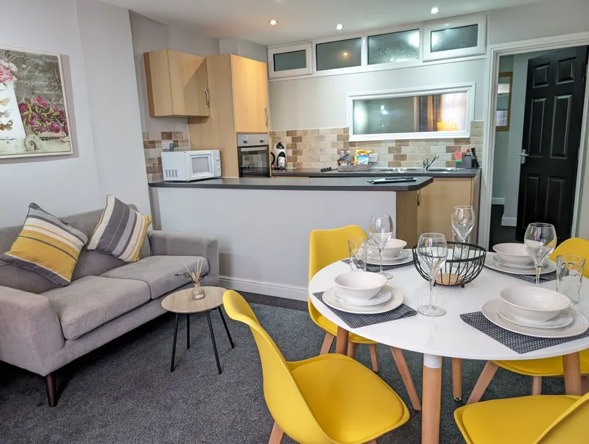 Coasters Holiday Apartments - Image 1